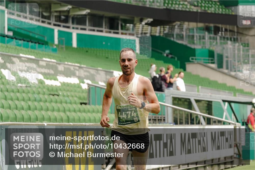 13.09.2026 - 21. swb-Marathon Bremen Michael Burmester http://msf.ph/oto/10432668 13.09.2026 12:30:20 Laufen im Stadion 314, 520, 547, 858, 934, 1168, 1214, 1357, 1453, 1639, 5212, 6485, 103, 206, 238, 322, 420, 447, 841, 875, 1187, 1352, 1840, 2032, 2143 meine-sportfotos.de