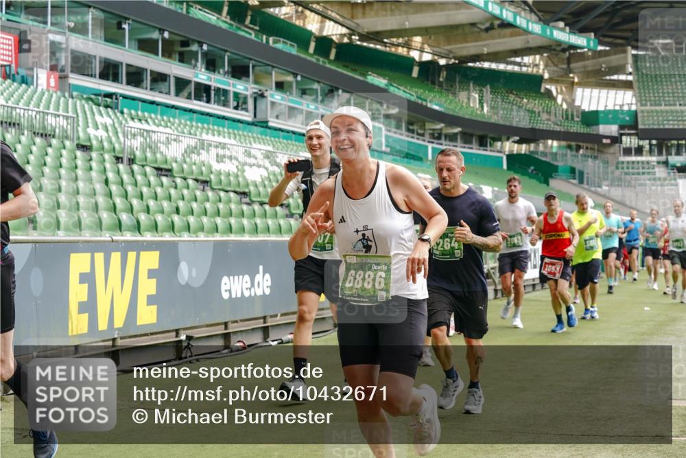 13.09.2026 - 21. swb-Marathon Bremen Michael Burmester http://msf.ph/oto/10432671 13.09.2026 13:04:44 Laufen im Stadion 178, 209, 210, 244, 323, 488, 534, 536, 565, 596, 647, 725, 881, 1073, 1239, 1243, 1307, 1308, 1343, 1373, 1456, 1458, 1479, 1627, 1649, 1653, 1656, 1687, 1771, 1780, 1914, 1932, 1941, 2023, 2089, 2126, 2223, 2241, 2301, 2369, 2430, 2434, 2452, 2602, 2625, 2723, 2742, 2764, 2851, 2867, 2872, 2891, 2910, 2919, 2934, 2957, 2959, 2977, 2985, 3028, 3030, 3217, 3278, 3320, 3343, 3402, 3419, 3425, 3444, 3454, 3485, 3510, 3521, 3579, 3597, 3618, 3796, 3846, 3859, 3909, 242 meine-sportfotos.de