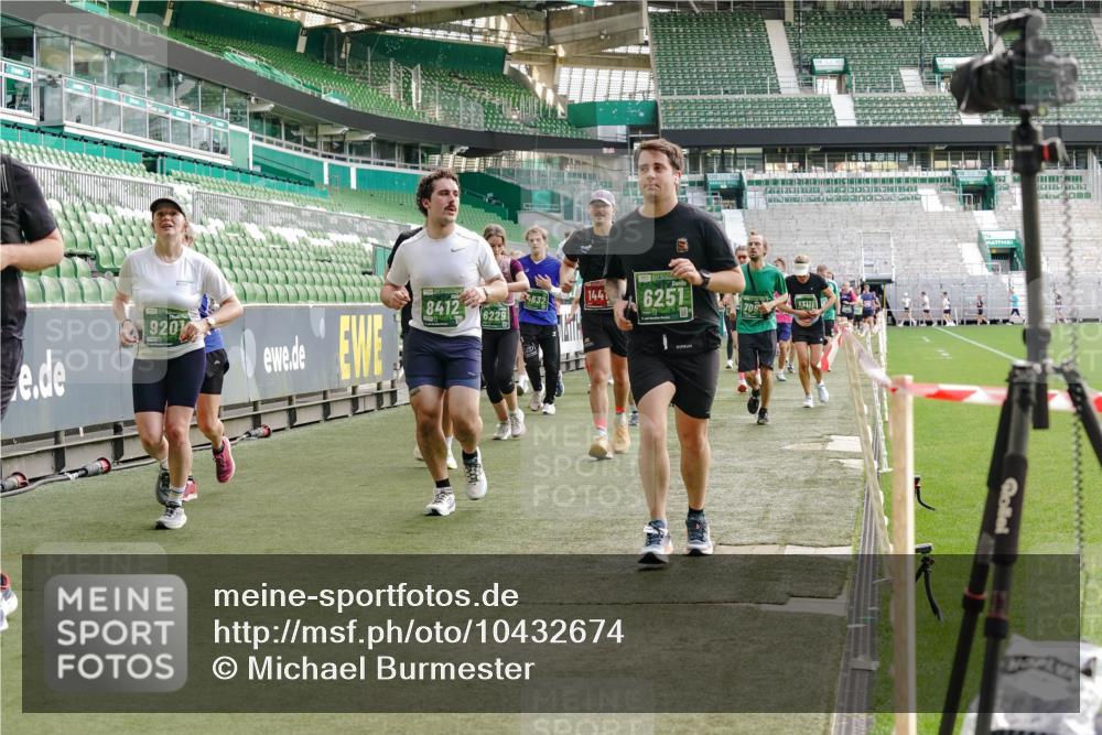 13.09.2026 - 21. swb-Marathon Bremen Michael Burmester http://msf.ph/oto/10432674 13.09.2026 13:29:50 Laufen im Stadion 171, 220, 297, 405, 422, 476, 685, 729, 754, 767, 986, 1079, 1217, 1242, 1270, 1298, 1325, 1384, 1615, 1633, 1634, 1741, 1777, 1810, 1811, 1886, 1983, 2238, 2242, 2249, 2263, 2326, 2365, 2436, 2449, 2472, 2546, 2593, 2615, 2738, 2740, 2743, 2830, 2862, 2868, 2869, 2871, 2924, 2991, 2994, 3020, 3053, 3061, 3129, 3154, 3227, 3238, 3274, 3286, 3321, 3361, 3563, 3594, 3595, 3605, 3678, 3694, 3755, 3758, 3798, 3853, 3876, 3898, 3929, 3953, 3965, 3971, 3987, 4011, 4056, 4108 meine-sportfotos.de
