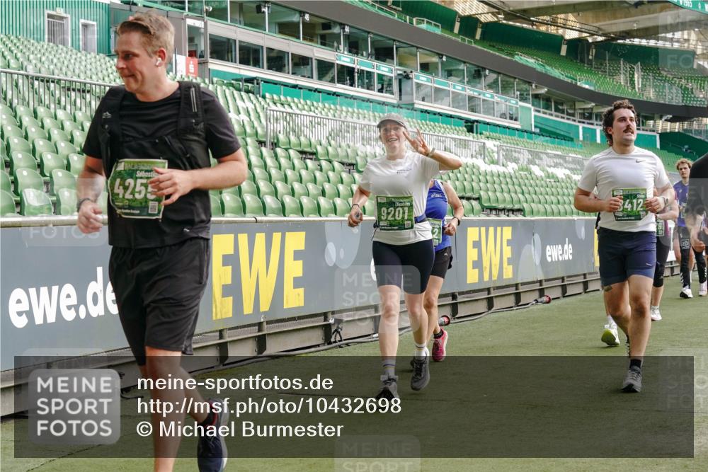 13.09.2026 - 21. swb-Marathon Bremen Michael Burmester http://msf.ph/oto/10432698 13.09.2026 13:29:51 Laufen im Stadion 171, 220, 297, 405, 422, 476, 685, 729, 754, 767, 986, 1079, 1217, 1242, 1270, 1298, 1325, 1384, 1615, 1633, 1634, 1741, 1777, 1810, 1811, 1886, 1983, 2238, 2242, 2249, 2263, 2326, 2365, 2436, 2449, 2472, 2546, 2593, 2615, 2738, 2740, 2743, 2830, 2862, 2868, 2869, 2871, 2924, 2991, 2994, 3020, 3053, 3061, 3129, 3154, 3227, 3238, 3274, 3286, 3321, 3361, 3563, 3594, 3595, 3605, 3678, 3694, 3755, 3758, 3798, 3853, 3876, 3898, 3929, 3953, 3965, 3971, 3987, 4011, 4056 meine-sportfotos.de