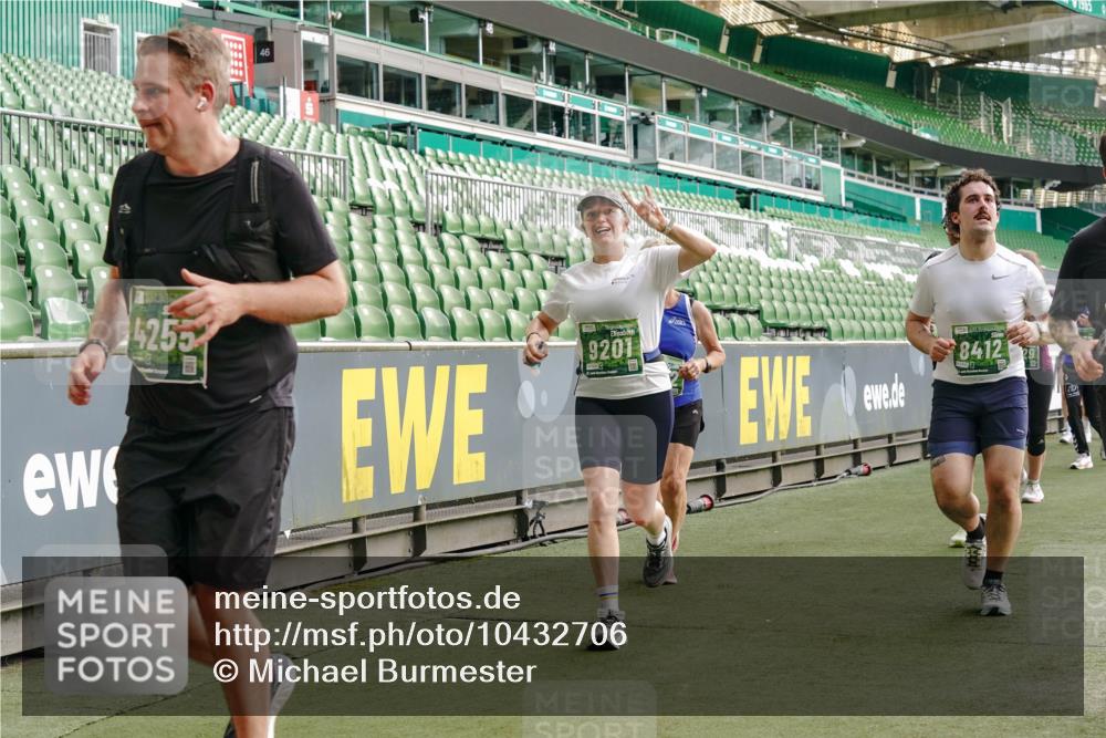13.09.2026 - 21. swb-Marathon Bremen Michael Burmester http://msf.ph/oto/10432706 13.09.2026 13:29:52 Laufen im Stadion 171, 220, 297, 405, 422, 476, 685, 729, 754, 767, 986, 1079, 1217, 1242, 1270, 1298, 1325, 1384, 1615, 1633, 1634, 1741, 1777, 1810, 1811, 1886, 1983, 2238, 2242, 2249, 2263, 2326, 2365, 2436, 2449, 2472, 2546, 2593, 2615, 2738, 2740, 2743, 2830, 2862, 2868, 2869, 2871, 2918, 2924, 2991, 2994, 3020, 3053, 3129, 3154, 3227, 3238, 3274, 3286, 3321, 3361, 3563, 3594, 3595, 3605, 3678, 3694, 3755, 3758, 3798, 3853, 3876, 3898, 3929, 3953, 3965, 3971, 3987, 4011, 4056 meine-sportfotos.de
