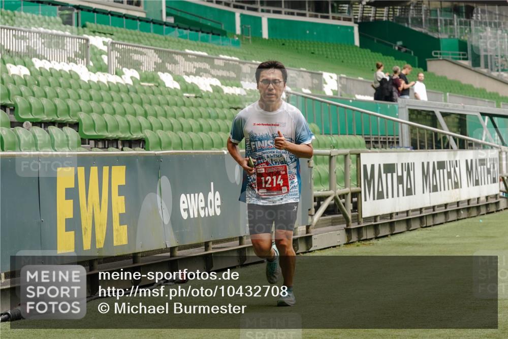 13.09.2026 - 21. swb-Marathon Bremen Michael Burmester http://msf.ph/oto/10432708 13.09.2026 12:30:32 Laufen im Stadion 314, 520, 547, 858, 934, 1168, 1214, 1357, 1453, 1639, 4474, 5212, 6485, 8285, 103, 206, 238, 322, 420, 841, 875, 1161, 1352, 1840, 1917, 2032, 4264 meine-sportfotos.de
