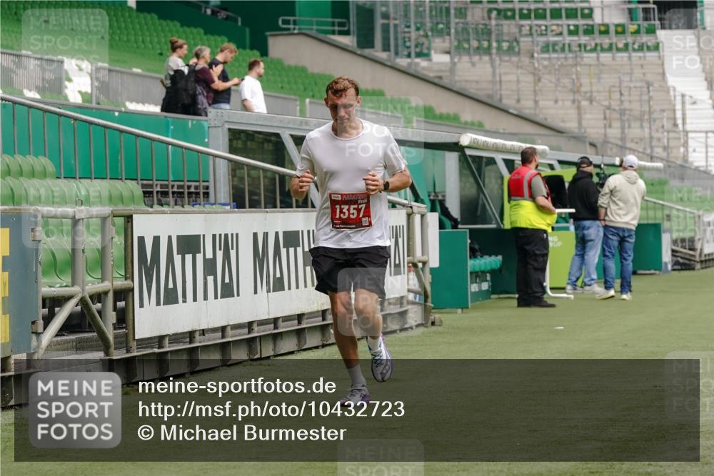 13.09.2026 - 21. swb-Marathon Bremen Michael Burmester http://msf.ph/oto/10432723 13.09.2026 12:30:38 Laufen im Stadion 314, 520, 547, 858, 934, 1168, 1214, 1357, 1453, 1639, 4474, 5212, 6485, 6507, 8285, 103, 206, 238, 322, 420, 841, 875, 1161, 1352, 1724, 1840, 1917, 2032, 3662, 4264 meine-sportfotos.de