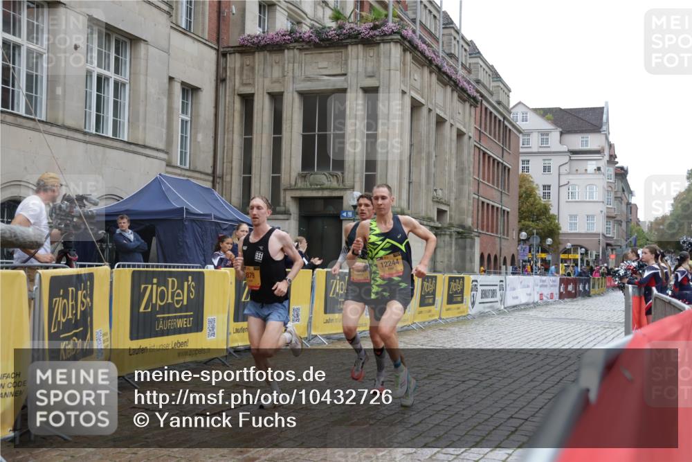 13.09.2026 - Kiel Lauf Yannick Fuchs http://msf.ph/oto/10432726 13.09.2026 11:23:59 Ziel 7002, 11523, 11523, 2032, 7693 meine-sportfotos.de