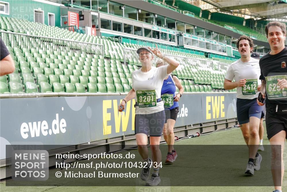 13.09.2026 - 21. swb-Marathon Bremen Michael Burmester http://msf.ph/oto/10432734 13.09.2026 13:29:52 Laufen im Stadion 171, 220, 297, 405, 422, 476, 685, 729, 754, 767, 986, 1079, 1217, 1242, 1270, 1298, 1325, 1384, 1615, 1633, 1634, 1741, 1777, 1810, 1811, 1886, 1983, 2238, 2242, 2249, 2263, 2326, 2365, 2436, 2449, 2472, 2546, 2593, 2615, 2738, 2740, 2743, 2830, 2862, 2868, 2869, 2871, 2918, 2924, 2991, 2994, 3020, 3053, 3129, 3154, 3227, 3238, 3274, 3286, 3321, 3361, 3563, 3594, 3595, 3605, 3678, 3694, 3755, 3758, 3798, 3853, 3876, 3898, 3929, 3953, 3965, 3971, 3987, 4011, 4056 meine-sportfotos.de