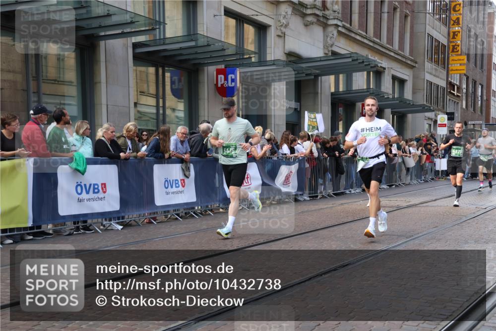 13.09.2026 - 21. swb-Marathon Bremen Strokosch-Dieckow http://msf.ph/oto/10432738 13.09.2026 13:12:20 Ziel 899, 1517, 2350, 2362, 2480, 3054, 3988, 4560, 4605, 4879, 5416, 6796, 8029, 9775, 9803, 13106, 493, 899, 2444, 2447, 2820, 3336, 3362, 3703, 3830, 4283, 5940, 6107, 6739, 7328, 7521, 7621, 8981, 13013 meine-sportfotos.de