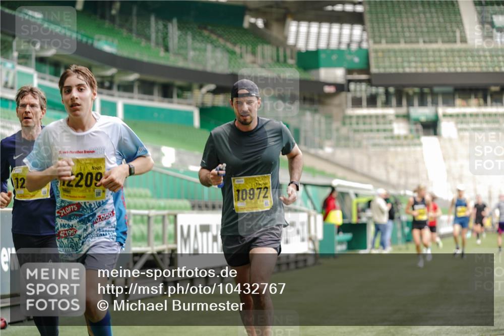 13.09.2026 - 21. swb-Marathon Bremen Michael Burmester http://msf.ph/oto/10432767 13.09.2026 10:24:03 Laufen im Stadion 10235, 10328, 10337, 10341, 10441, 10520, 10575, 10592, 10593, 10618, 10632, 10775, 10782, 10972, 11042, 11127, 11143, 11198, 11201, 11227, 11373, 11426, 11442, 11527, 11607, 11628, 11630, 11632, 11704, 11713, 11721, 11779, 11826, 11895, 11903, 12053, 12144, 12209, 12246, 12281, 12339, 12370, 12395, 12404, 12406, 12426, 12442, 12468, 12469, 12477, 12525, 13513, 13519, 13520, 13556, 13563, 13566, 13580, 13585, 13586, 13616, 13641, 13642, 10366 meine-sportfotos.de