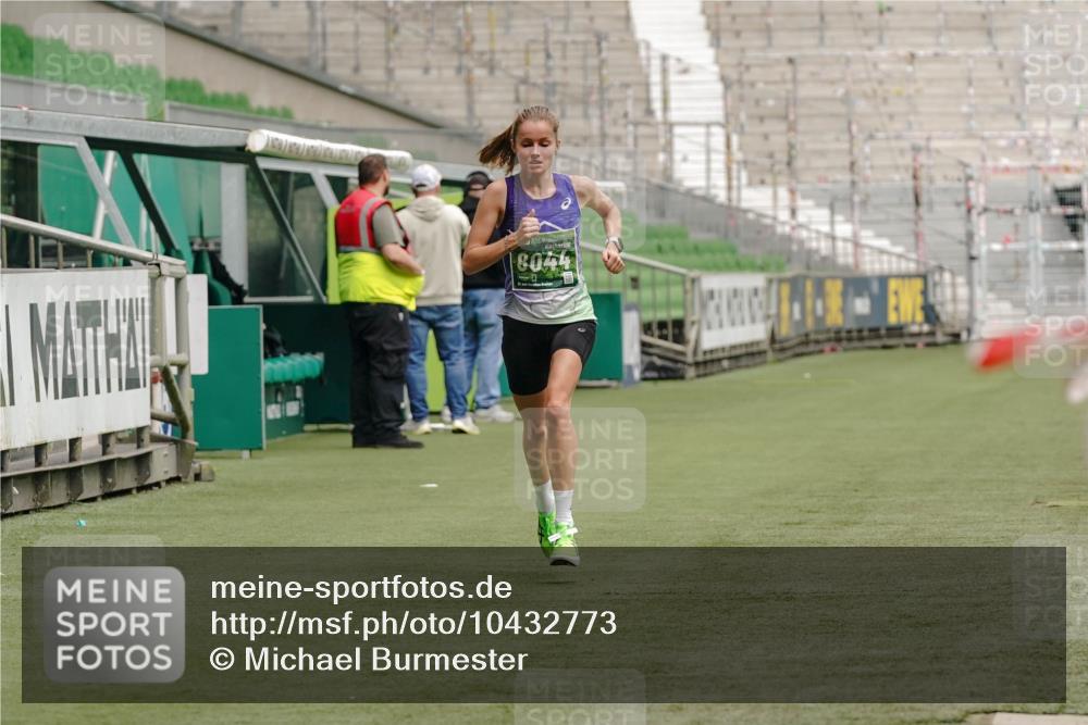13.09.2026 - 21. swb-Marathon Bremen Michael Burmester http://msf.ph/oto/10432773 13.09.2026 12:30:51 Laufen im Stadion 314, 417, 520, 573, 1168, 1214, 1357, 1453, 1639, 4474, 5212, 6485, 6507, 8285, 103, 206, 238, 322, 358, 420, 553, 574, 841, 875, 1161, 1253, 1256, 1352, 1525, 1724, 1783, 1917, 2032, 3662, 4264 meine-sportfotos.de