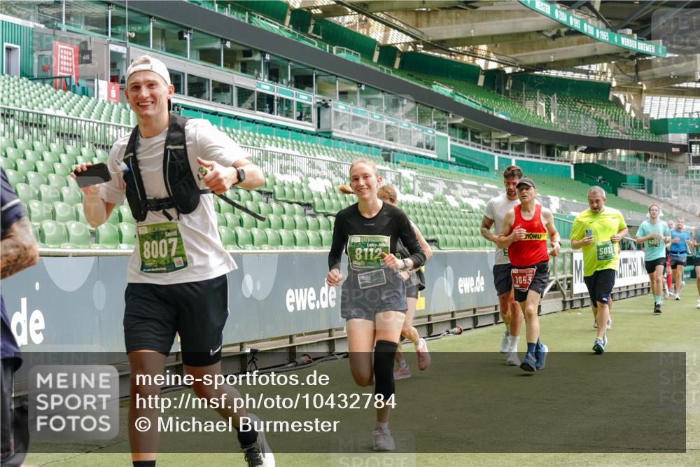 13.09.2026 - 21. swb-Marathon Bremen Michael Burmester http://msf.ph/oto/10432784 13.09.2026 13:04:45 Laufen im Stadion 178, 209, 210, 244, 323, 488, 534, 536, 565, 596, 647, 725, 881, 900, 1073, 1239, 1243, 1307, 1308, 1343, 1373, 1456, 1458, 1479, 1627, 1649, 1653, 1656, 1687, 1771, 1780, 1914, 1932, 1941, 2023, 2089, 2126, 2223, 2241, 2301, 2369, 2430, 2434, 2452, 2602, 2625, 2723, 2742, 2764, 2851, 2867, 2872, 2891, 2910, 2919, 2934, 2957, 2959, 2977, 2985, 3028, 3030, 3217, 3278, 3320, 3343, 3402, 3419, 3425, 3444, 3454, 3485, 3510, 3521, 3579, 3597, 3618, 3796, 3846, 3859, 3909, 242 meine-sportfotos.de