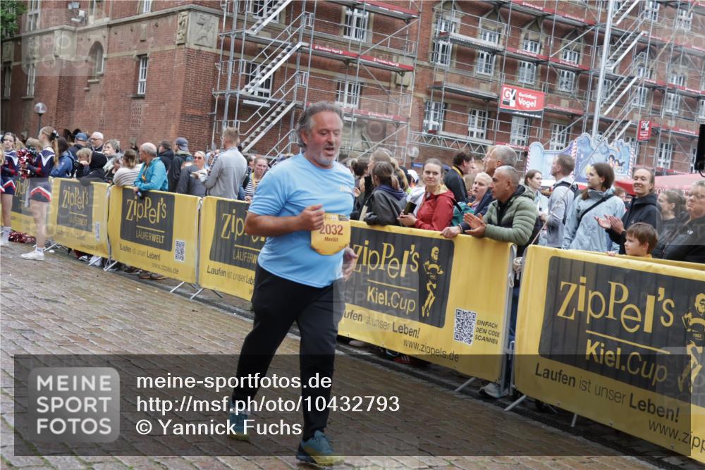 13.09.2026 - Kiel Lauf Yannick Fuchs http://msf.ph/oto/10432793 13.09.2026 11:24:40 Ziel 1723, 2032, 7693, 2032, 7002 meine-sportfotos.de