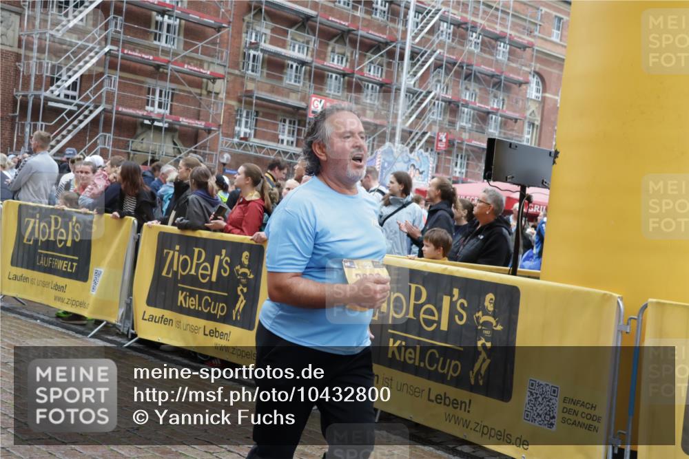 13.09.2026 - Kiel Lauf Yannick Fuchs http://msf.ph/oto/10432800 13.09.2026 11:24:41 Ziel 1723, 2032, 7693, 2032, 7002 meine-sportfotos.de