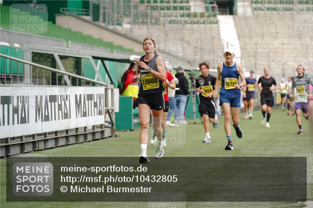 13.09.2026 - 21. swb-Marathon Bremen Michael Burmester http://msf.ph/oto/10432805 13.09.2026 10:24:07 Laufen im Stadion 10235, 10328, 10337, 10341, 10520, 10575, 10592, 10593, 10618, 10632, 10775, 10782, 10972, 11042, 11127, 11143, 11198, 11201, 11227, 11373, 11375, 11426, 11442, 11527, 11607, 11628, 11630, 11632, 11704, 11713, 11721, 11779, 11826, 11895, 11903, 12053, 12144, 12209, 12246, 12281, 12339, 12370, 12395, 12404, 12406, 12426, 12442, 12468, 12469, 12477, 12525, 13513, 13520, 13556, 13563, 13566, 13580, 13585, 13586, 13616, 13642 meine-sportfotos.de