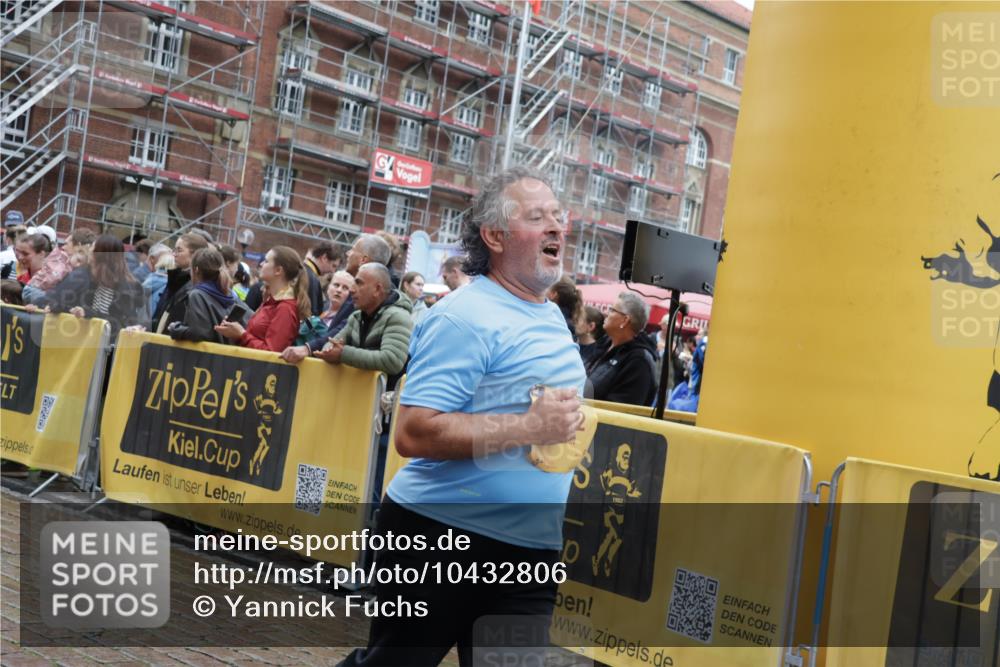 13.09.2026 - Kiel Lauf Yannick Fuchs http://msf.ph/oto/10432806 13.09.2026 11:24:41 Ziel 1723, 2032, 7693, 2032, 7002 meine-sportfotos.de