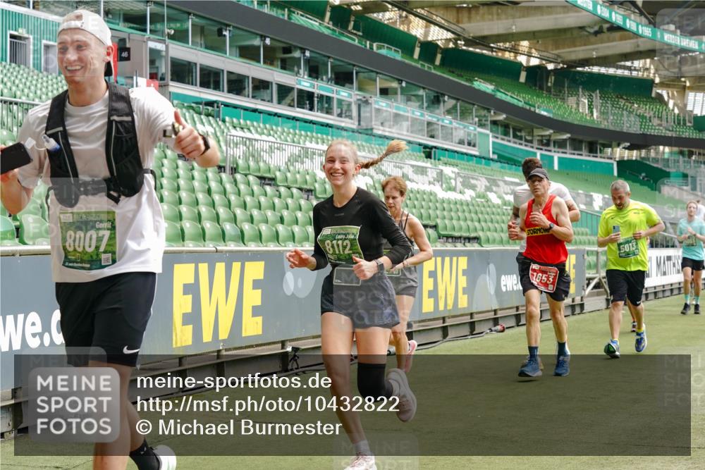 13.09.2026 - 21. swb-Marathon Bremen Michael Burmester http://msf.ph/oto/10432822 13.09.2026 13:04:46 Laufen im Stadion 178, 209, 210, 244, 323, 488, 534, 536, 565, 596, 647, 725, 881, 900, 1073, 1239, 1243, 1307, 1308, 1343, 1373, 1456, 1458, 1479, 1627, 1649, 1653, 1656, 1687, 1771, 1780, 1914, 1932, 1941, 2023, 2089, 2126, 2223, 2241, 2301, 2369, 2430, 2434, 2452, 2602, 2625, 2723, 2742, 2764, 2851, 2867, 2872, 2891, 2910, 2919, 2934, 2957, 2959, 2977, 2985, 3028, 3030, 3217, 3278, 3320, 3343, 3402, 3419, 3425, 3444, 3454, 3485, 3510, 3521, 3579, 3597, 3618, 3796, 3846, 3859, 3909, 242 meine-sportfotos.de