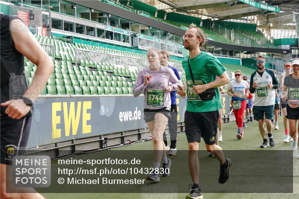 13.09.2026 - 21. swb-Marathon Bremen Michael Burmester http://msf.ph/oto/10432830 13.09.2026 13:29:56 Laufen im Stadion 171, 220, 297, 405, 422, 476, 685, 729, 754, 767, 806, 986, 1079, 1217, 1242, 1270, 1325, 1384, 1615, 1633, 1634, 1741, 1777, 1810, 1811, 1886, 1983, 2238, 2242, 2249, 2263, 2326, 2365, 2436, 2449, 2472, 2546, 2593, 2615, 2637, 2738, 2740, 2743, 2830, 2862, 2868, 2869, 2871, 2918, 2924, 2991, 2994, 3020, 3053, 3129, 3154, 3227, 3238, 3274, 3286, 3321, 3361, 3563, 3594, 3595, 3605, 3678, 3755, 3758, 3798, 3876, 3898, 3929, 3953, 3965, 3971, 3987, 4011, 4056 meine-sportfotos.de