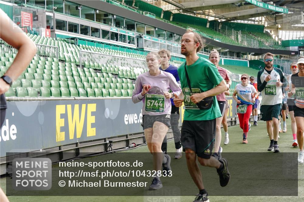 13.09.2026 - 21. swb-Marathon Bremen Michael Burmester http://msf.ph/oto/10432833 13.09.2026 13:29:56 Laufen im Stadion 171, 220, 297, 405, 422, 476, 685, 729, 754, 767, 806, 986, 1079, 1217, 1242, 1270, 1325, 1384, 1615, 1633, 1634, 1741, 1777, 1810, 1811, 1886, 1983, 2238, 2242, 2249, 2263, 2326, 2365, 2436, 2449, 2472, 2546, 2593, 2615, 2637, 2738, 2740, 2743, 2830, 2862, 2868, 2869, 2871, 2918, 2924, 2991, 2994, 3020, 3053, 3129, 3154, 3227, 3238, 3274, 3286, 3321, 3361, 3563, 3594, 3595, 3605, 3678, 3755, 3758, 3798, 3876, 3898, 3929, 3953, 3965, 3971, 3987, 4011, 4056 meine-sportfotos.de