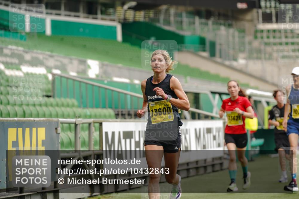 13.09.2026 - 21. swb-Marathon Bremen Michael Burmester http://msf.ph/oto/10432843 13.09.2026 10:24:09 Laufen im Stadion 10235, 10328, 10337, 10341, 10520, 10575, 10592, 10593, 10618, 10632, 10775, 10782, 10972, 11042, 11127, 11143, 11198, 11201, 11227, 11373, 11375, 11426, 11442, 11527, 11607, 11628, 11630, 11632, 11704, 11713, 11721, 11779, 11826, 11895, 11903, 12053, 12144, 12209, 12246, 12281, 12339, 12395, 12404, 12406, 12426, 12442, 12468, 12469, 12477, 12525, 13513, 13520, 13556, 13563, 13566, 13580, 13585, 13586, 13616, 13642 meine-sportfotos.de