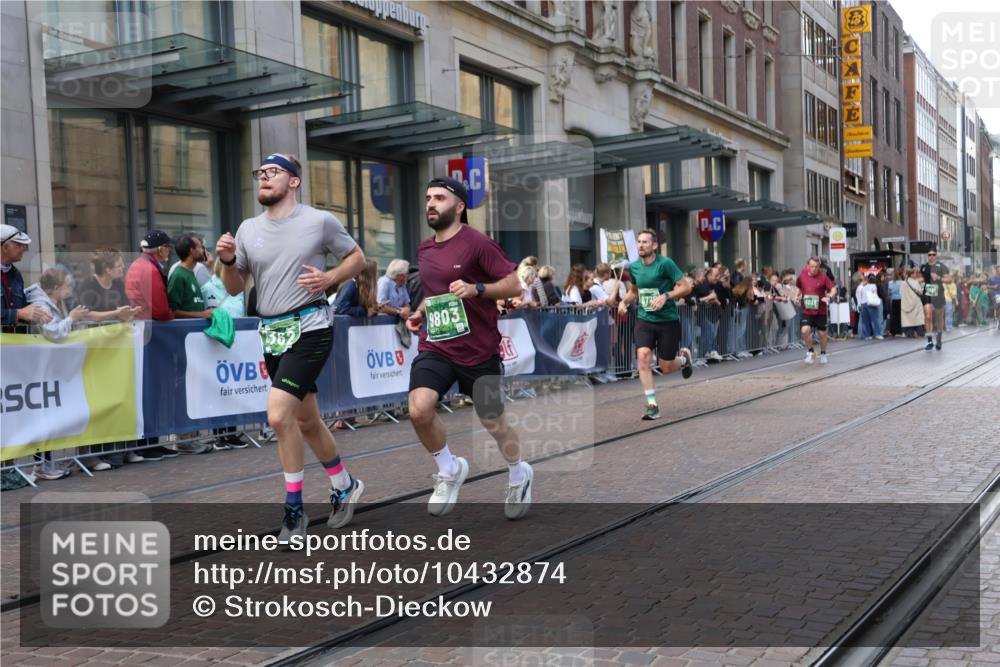 13.09.2026 - 21. swb-Marathon Bremen Strokosch-Dieckow http://msf.ph/oto/10432874 13.09.2026 13:12:24 Ziel 1513, 1517, 2350, 2362, 2442, 3054, 3988, 4605, 4879, 5416, 6796, 8029, 9775, 9803, 13106, 899, 1517, 2447, 2480, 2820, 3362, 3703, 3830, 4283, 4560, 5940, 6107, 6739, 7328, 7521, 7621, 8981, 13013 meine-sportfotos.de
