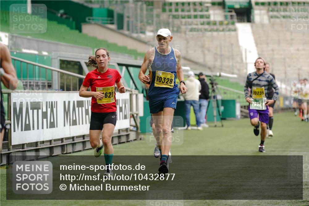 13.09.2026 - 21. swb-Marathon Bremen Michael Burmester http://msf.ph/oto/10432877 13.09.2026 10:24:11 Laufen im Stadion 10235, 10328, 10337, 10341, 10520, 10575, 10592, 10593, 10618, 10632, 10775, 10782, 10972, 11042, 11127, 11143, 11198, 11201, 11227, 11265, 11373, 11375, 11426, 11442, 11527, 11607, 11628, 11630, 11632, 11704, 11713, 11721, 11779, 11826, 11895, 11903, 12053, 12144, 12209, 12246, 12281, 12339, 12395, 12404, 12406, 12426, 12442, 12468, 12469, 12477, 12525, 13513, 13520, 13556, 13563, 13566, 13580, 13585, 13586, 13616, 13642 meine-sportfotos.de