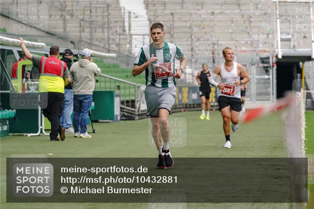 13.09.2026 - 21. swb-Marathon Bremen Michael Burmester http://msf.ph/oto/10432881 13.09.2026 12:31:33 Laufen im Stadion 417, 482, 573, 668, 943, 1020, 1126, 1168, 1214, 1357, 1453, 1507, 1639, 2100, 4474, 5212, 6485, 6507, 8044, 8285, 103, 238, 358, 420, 553, 574, 649, 719, 959, 1161, 1253, 1256, 1352, 1391, 1428, 1525, 1724, 1783, 1917, 2032, 3662, 4264 meine-sportfotos.de