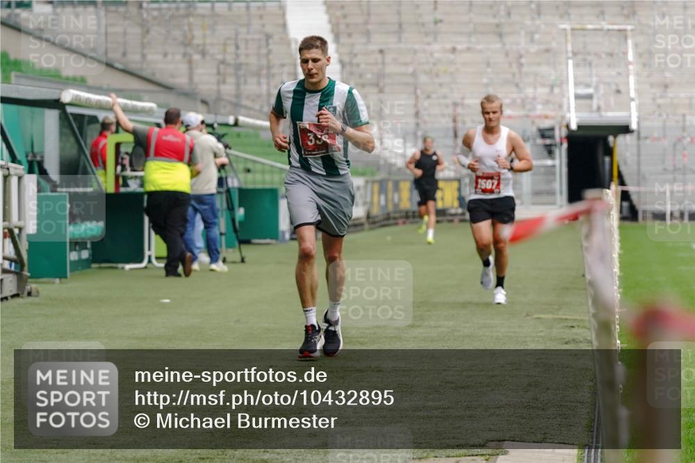 13.09.2026 - 21. swb-Marathon Bremen Michael Burmester http://msf.ph/oto/10432895 13.09.2026 12:31:35 Laufen im Stadion 417, 482, 573, 668, 943, 1020, 1126, 1168, 1214, 1357, 1453, 1507, 1639, 2100, 4474, 5212, 6485, 6507, 8044, 8285, 103, 358, 420, 553, 574, 649, 719, 959, 1161, 1253, 1256, 1352, 1391, 1428, 1525, 1724, 1783, 1917, 2032, 3662, 4264 meine-sportfotos.de