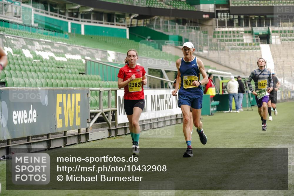 13.09.2026 - 21. swb-Marathon Bremen Michael Burmester http://msf.ph/oto/10432908 13.09.2026 10:24:12 Laufen im Stadion 10235, 10328, 10337, 10341, 10456, 10520, 10575, 10592, 10593, 10618, 10632, 10775, 10782, 10972, 11042, 11127, 11143, 11198, 11201, 11227, 11265, 11373, 11375, 11426, 11442, 11527, 11607, 11628, 11630, 11632, 11704, 11713, 11721, 11779, 11826, 11895, 11903, 12053, 12144, 12209, 12246, 12281, 12339, 12395, 12404, 12406, 12426, 12442, 12468, 12469, 12477, 12525, 13513, 13520, 13556, 13563, 13566, 13580, 13585, 13586, 13616, 13642 meine-sportfotos.de
