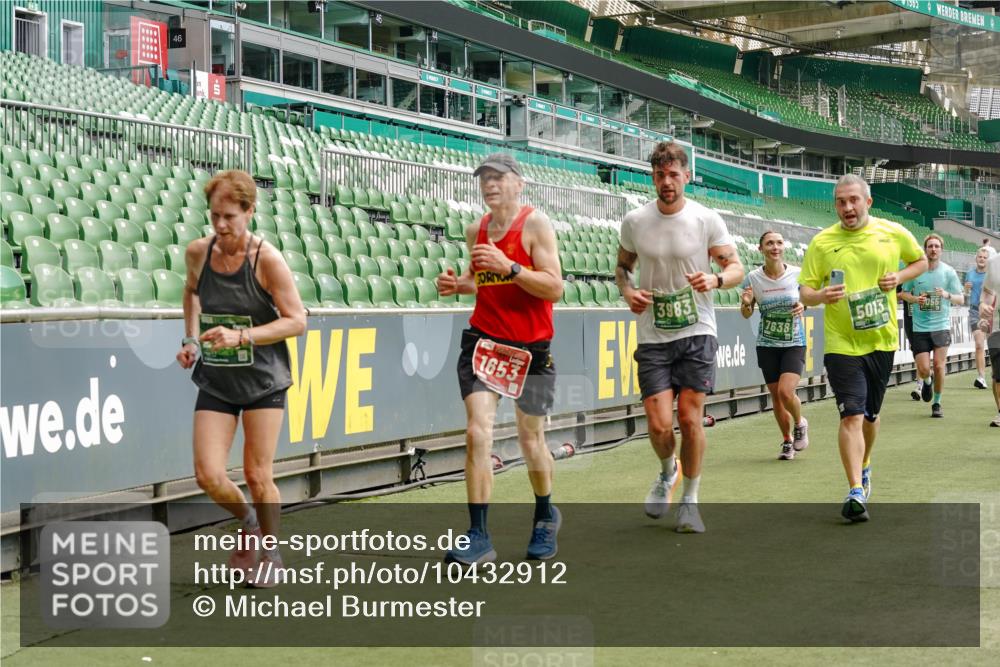 13.09.2026 - 21. swb-Marathon Bremen Michael Burmester http://msf.ph/oto/10432912 13.09.2026 13:04:47 Laufen im Stadion 178, 209, 210, 244, 323, 488, 534, 536, 565, 596, 647, 725, 881, 900, 1073, 1239, 1243, 1307, 1308, 1343, 1373, 1456, 1458, 1479, 1627, 1649, 1653, 1656, 1687, 1771, 1780, 1914, 1932, 1941, 2023, 2089, 2126, 2223, 2241, 2301, 2369, 2430, 2434, 2452, 2602, 2625, 2723, 2742, 2764, 2851, 2867, 2872, 2891, 2910, 2919, 2934, 2957, 2959, 2977, 2985, 3028, 3030, 3217, 3278, 3320, 3343, 3402, 3419, 3425, 3444, 3454, 3485, 3510, 3521, 3579, 3597, 3618, 3796, 3846, 3859, 3909, 242 meine-sportfotos.de