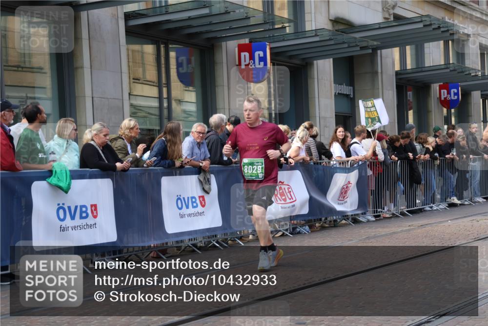 13.09.2026 - 21. swb-Marathon Bremen Strokosch-Dieckow http://msf.ph/oto/10432933 13.09.2026 13:12:27 Ziel 1513, 2350, 2362, 2442, 2801, 3054, 3988, 4605, 4879, 5379, 5416, 5965, 6796, 8029, 8798, 9775, 9803, 13106, 899, 1517, 2447, 2480, 3362, 3830, 4560, 5940, 6107, 6739, 7328, 7521, 8981, 13013 meine-sportfotos.de