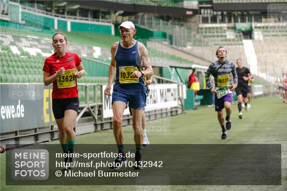 13.09.2026 - 21. swb-Marathon Bremen Michael Burmester http://msf.ph/oto/10432942 13.09.2026 10:24:13 Laufen im Stadion 10235, 10328, 10337, 10341, 10358, 10456, 10520, 10575, 10592, 10593, 10618, 10632, 10775, 10782, 10816, 10972, 11042, 11127, 11143, 11198, 11201, 11227, 11265, 11373, 11375, 11426, 11442, 11527, 11607, 11628, 11630, 11632, 11704, 11713, 11721, 11779, 11826, 11895, 11903, 11948, 12053, 12144, 12209, 12246, 12281, 12339, 12395, 12404, 12406, 12426, 12442, 12468, 12469, 12477, 12525, 13513, 13520, 13556, 13563, 13566, 13580, 13585, 13586, 13616, 13642 meine-sportfotos.de