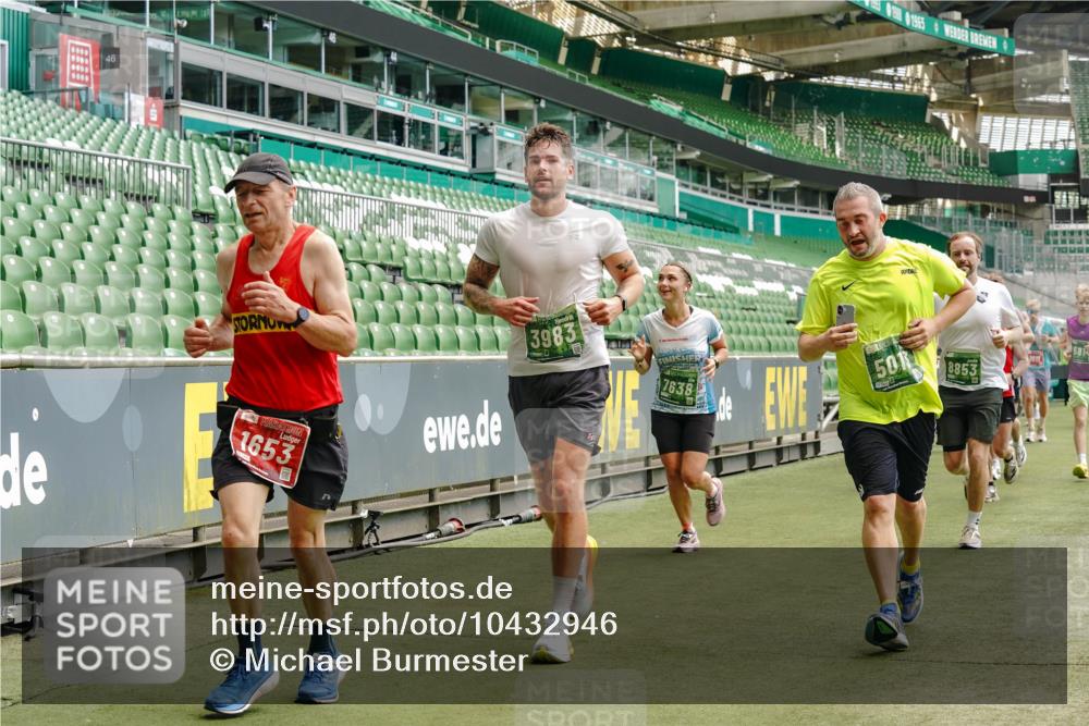 13.09.2026 - 21. swb-Marathon Bremen Michael Burmester http://msf.ph/oto/10432946 13.09.2026 13:04:48 Laufen im Stadion 178, 209, 210, 244, 323, 488, 534, 536, 565, 596, 647, 725, 881, 900, 1073, 1239, 1243, 1307, 1308, 1343, 1373, 1456, 1458, 1479, 1627, 1649, 1653, 1656, 1687, 1771, 1780, 1914, 1932, 1941, 2023, 2089, 2126, 2223, 2241, 2301, 2369, 2430, 2434, 2452, 2602, 2625, 2723, 2742, 2764, 2851, 2867, 2872, 2891, 2910, 2919, 2934, 2957, 2959, 2977, 2985, 3028, 3030, 3217, 3278, 3320, 3343, 3402, 3419, 3425, 3444, 3454, 3485, 3510, 3521, 3579, 3597, 3618, 3796, 3846, 3859, 3909, 242 meine-sportfotos.de