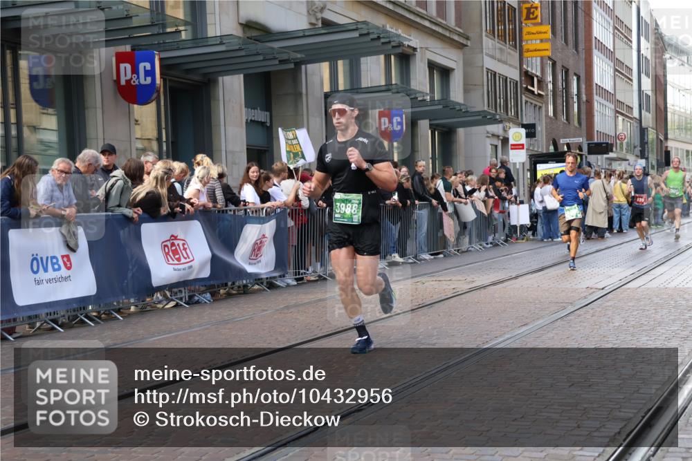 13.09.2026 - 21. swb-Marathon Bremen Strokosch-Dieckow http://msf.ph/oto/10432956 13.09.2026 13:12:29 Ziel 1513, 2350, 2362, 2442, 2801, 2858, 3054, 3988, 4605, 4879, 5379, 5965, 6796, 8029, 8798, 9775, 9803, 13106, 13140, 899, 1517, 2480, 3362, 3830, 4560, 5416, 5940, 6107, 6796, 7328, 7521, 8981, 13013 meine-sportfotos.de