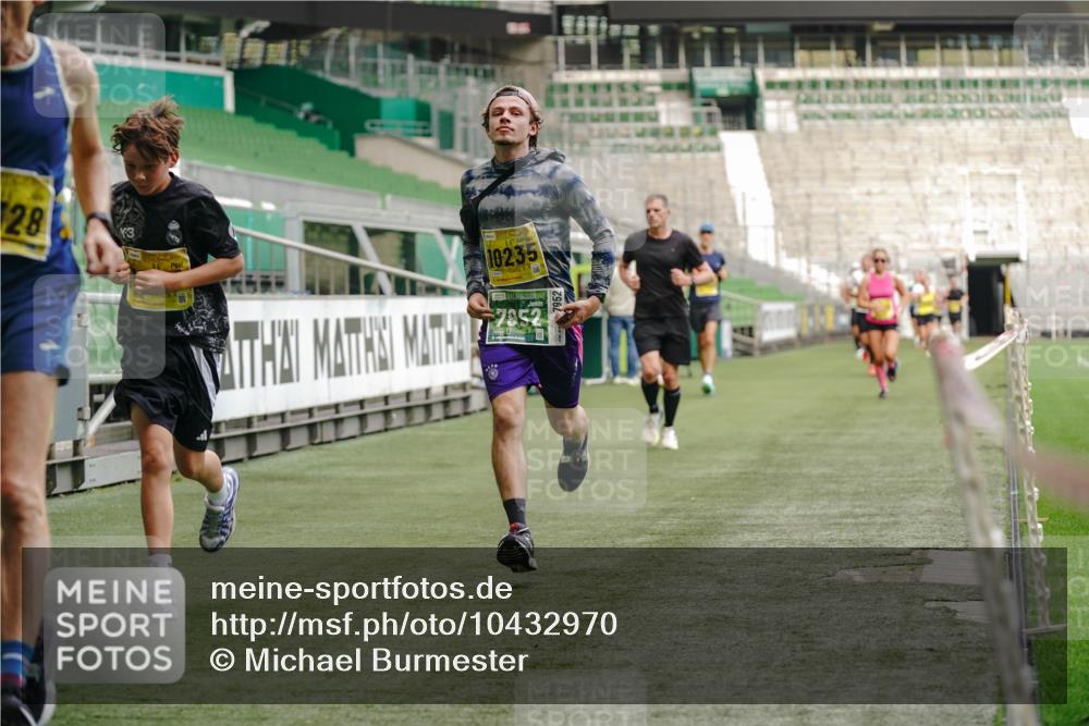 13.09.2026 - 21. swb-Marathon Bremen Michael Burmester http://msf.ph/oto/10432970 13.09.2026 10:24:14 Laufen im Stadion 10235, 10328, 10337, 10341, 10358, 10456, 10520, 10575, 10592, 10593, 10618, 10632, 10775, 10782, 10816, 10972, 11042, 11127, 11143, 11198, 11201, 11227, 11265, 11373, 11375, 11426, 11442, 11527, 11607, 11628, 11630, 11632, 11704, 11713, 11721, 11779, 11826, 11895, 11903, 11948, 12053, 12144, 12209, 12246, 12281, 12339, 12395, 12404, 12406, 12426, 12442, 12468, 12469, 12477, 12525, 13520, 13556, 13563, 13566, 13580, 13585, 13586, 13616, 13642 meine-sportfotos.de