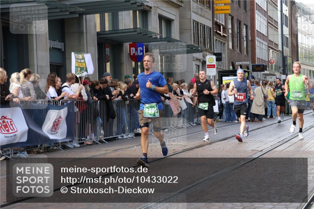 13.09.2026 - 21. swb-Marathon Bremen Strokosch-Dieckow http://msf.ph/oto/10433022 13.09.2026 13:12:31 Ziel 1513, 2350, 2362, 2442, 2559, 2801, 2858, 3988, 4605, 4879, 5379, 5965, 8029, 8798, 9217, 9775, 13106, 13140, 899, 1517, 2480, 3054, 3362, 3830, 4560, 5416, 6107, 6796, 7328, 7521, 8981, 9803, 13013 meine-sportfotos.de