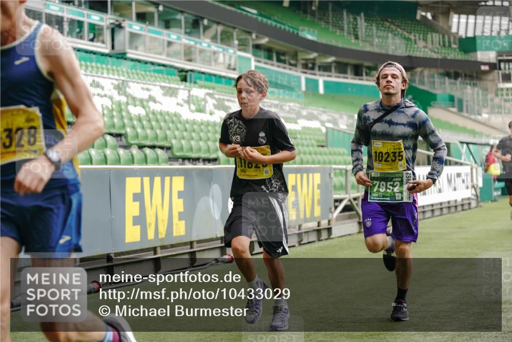 13.09.2026 - 21. swb-Marathon Bremen Michael Burmester http://msf.ph/oto/10433029 13.09.2026 10:24:15 Laufen im Stadion 10235, 10328, 10337, 10341, 10358, 10456, 10520, 10575, 10592, 10593, 10618, 10632, 10775, 10782, 10816, 10972, 11042, 11127, 11143, 11198, 11201, 11227, 11265, 11373, 11375, 11426, 11442, 11527, 11607, 11628, 11630, 11632, 11704, 11713, 11721, 11779, 11826, 11895, 11903, 11948, 12053, 12144, 12209, 12246, 12281, 12339, 12395, 12404, 12406, 12426, 12442, 12468, 12469, 12477, 12525, 13520, 13556, 13563, 13566, 13580, 13585, 13586, 13616, 13642 meine-sportfotos.de