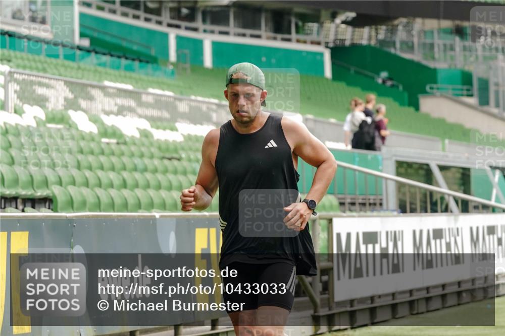 13.09.2026 - 21. swb-Marathon Bremen Michael Burmester http://msf.ph/oto/10433033 13.09.2026 12:31:54 Laufen im Stadion 417, 482, 573, 668, 943, 1020, 1126, 1357, 1507, 1629, 1639, 2100, 4474, 5212, 6485, 6507, 8044, 8285, 358, 420, 553, 574, 649, 719, 858, 934, 959, 1161, 1253, 1256, 1352, 1391, 1428, 1525, 1724, 1783, 1917, 2032, 3662, 4264 meine-sportfotos.de