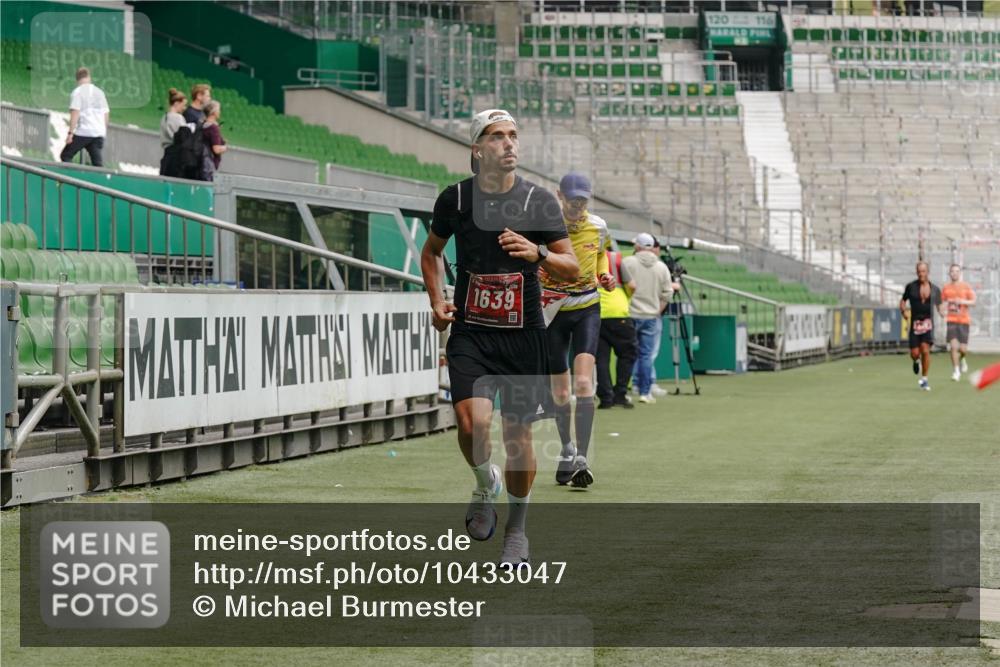 13.09.2026 - 21. swb-Marathon Bremen Michael Burmester http://msf.ph/oto/10433047 13.09.2026 12:31:56 Laufen im Stadion 417, 482, 573, 668, 943, 1020, 1126, 1357, 1507, 1606, 1629, 1639, 2100, 4474, 5212, 6485, 6507, 8044, 8285, 358, 420, 553, 574, 649, 719, 858, 934, 959, 1161, 1253, 1256, 1352, 1391, 1428, 1525, 1724, 1783, 1917, 2032, 3662, 4264 meine-sportfotos.de
