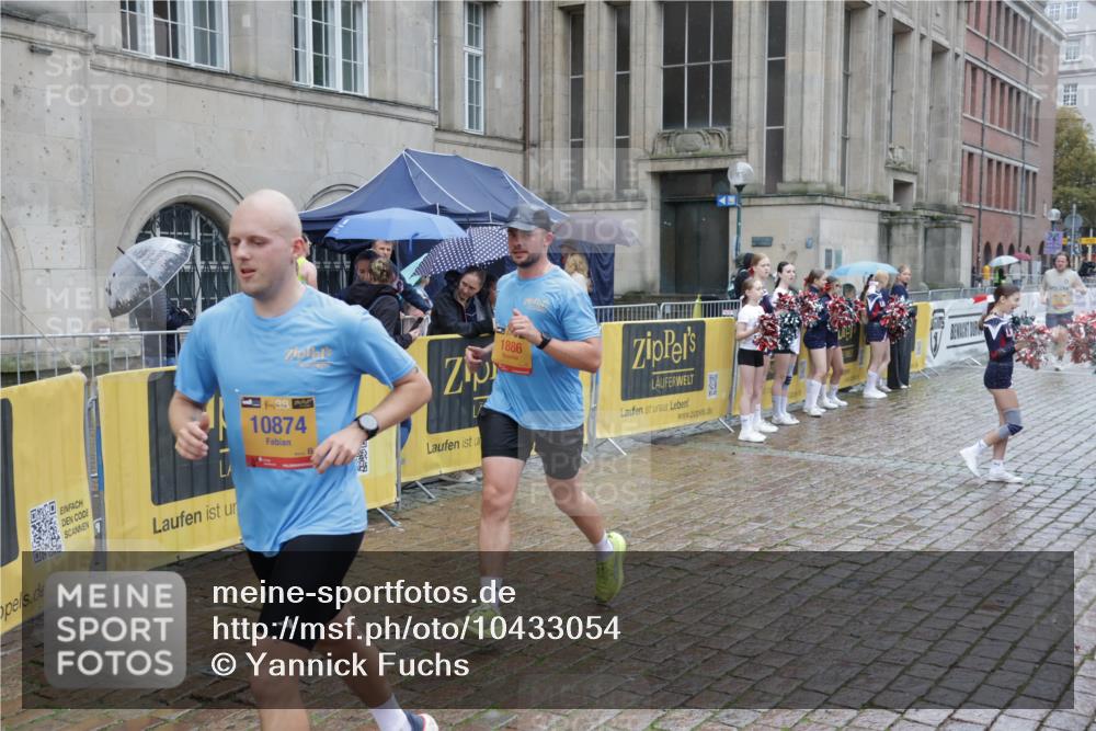 13.09.2026 - Kiel Lauf Yannick Fuchs http://msf.ph/oto/10433054 13.09.2026 11:41:38 Ziel 2430, 3629, 5774, 6895, 7247 meine-sportfotos.de