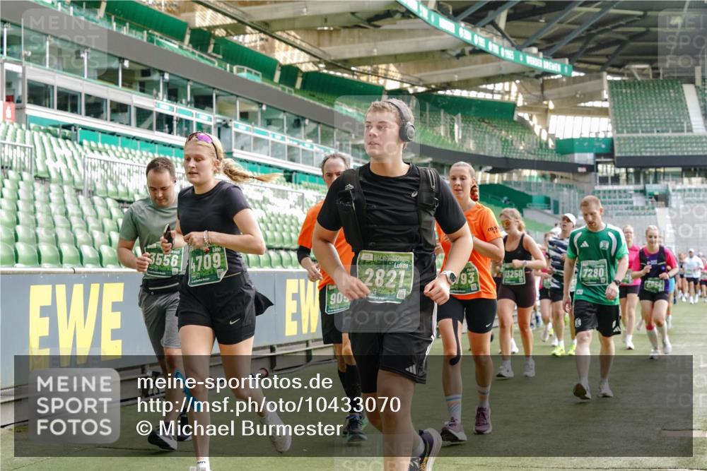 13.09.2026 - 21. swb-Marathon Bremen Michael Burmester http://msf.ph/oto/10433070 13.09.2026 13:30:06 Laufen im Stadion 171, 224, 297, 405, 422, 476, 639, 685, 729, 754, 767, 806, 986, 1114, 1217, 1242, 1270, 1384, 1615, 1633, 1634, 1777, 1810, 1811, 1886, 1983, 2216, 2238, 2242, 2249, 2263, 2326, 2368, 2372, 2436, 2449, 2546, 2615, 2637, 2719, 2738, 2740, 2830, 2862, 2868, 2869, 2871, 2918, 2924, 2991, 2994, 3020, 3053, 3101, 3129, 3227, 3238, 3274, 3286, 3321, 3361, 3563, 3594, 3595, 3605, 3678, 3755, 3758, 3798, 3873, 3876, 3898, 3929, 3953, 3965, 3971, 3987, 4011, 4056 meine-sportfotos.de