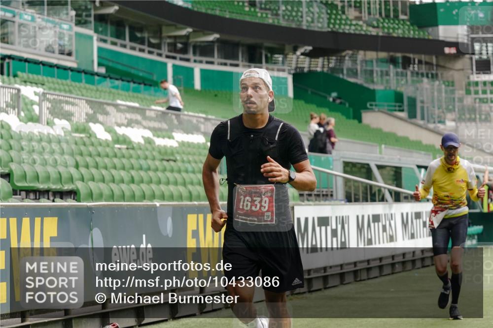 13.09.2026 - 21. swb-Marathon Bremen Michael Burmester http://msf.ph/oto/10433086 13.09.2026 12:31:59 Laufen im Stadion 417, 482, 573, 668, 943, 1020, 1126, 1357, 1507, 1606, 1629, 1639, 2100, 4474, 5212, 6485, 6507, 8044, 8285, 358, 420, 547, 553, 574, 649, 719, 858, 934, 959, 1161, 1253, 1256, 1352, 1391, 1428, 1525, 1724, 1783, 1917, 2032, 3662, 4264 meine-sportfotos.de