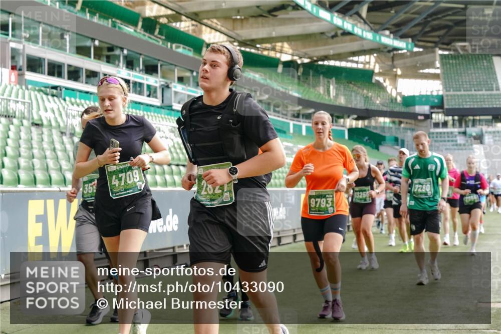 13.09.2026 - 21. swb-Marathon Bremen Michael Burmester http://msf.ph/oto/10433090 13.09.2026 13:30:07 Laufen im Stadion 122, 171, 224, 297, 405, 422, 476, 639, 685, 729, 754, 767, 806, 986, 1114, 1217, 1242, 1270, 1384, 1615, 1633, 1634, 1777, 1810, 1811, 1886, 1983, 2216, 2238, 2242, 2249, 2263, 2326, 2368, 2372, 2436, 2449, 2546, 2615, 2629, 2637, 2719, 2738, 2740, 2830, 2862, 2868, 2869, 2871, 2918, 2924, 2991, 2994, 3020, 3053, 3101, 3129, 3227, 3238, 3274, 3286, 3321, 3361, 3563, 3594, 3595, 3605, 3678, 3755, 3758, 3798, 3873, 3876, 3898, 3929, 3953, 3965, 3971, 3987, 4011, 4056 meine-sportfotos.de