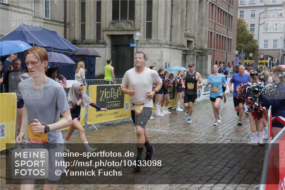 13.09.2026 - Kiel Lauf Yannick Fuchs http://msf.ph/oto/10433098 13.09.2026 11:41:44 Ziel 2430, 3629, 5774, 6895, 7247 meine-sportfotos.de