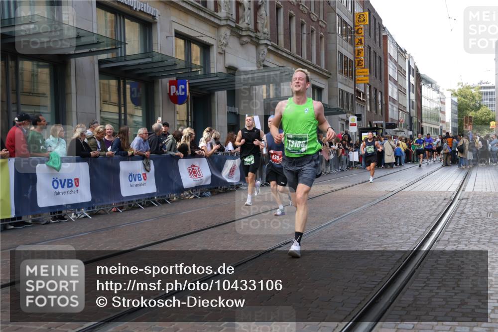 13.09.2026 - 21. swb-Marathon Bremen Strokosch-Dieckow http://msf.ph/oto/10433106 13.09.2026 13:12:34 Ziel 868, 1513, 2350, 2442, 2559, 2801, 2858, 3988, 4605, 5379, 5965, 6349, 8029, 8419, 8798, 9217, 9775, 13106, 13140, 899, 1517, 2362, 2480, 3054, 3362, 3830, 4560, 4879, 5416, 6107, 6796, 7328, 7521, 8981, 9803 meine-sportfotos.de