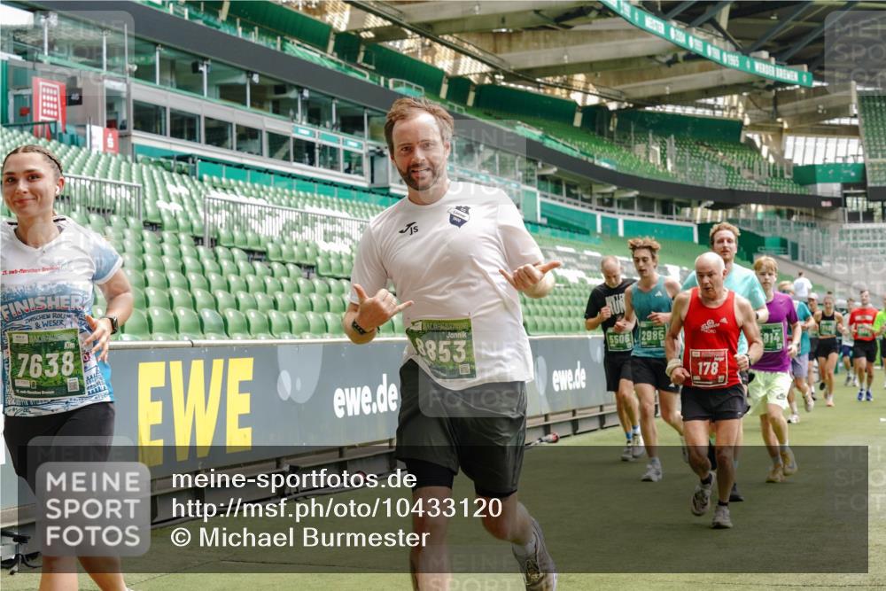 13.09.2026 - 21. swb-Marathon Bremen Michael Burmester http://msf.ph/oto/10433120 13.09.2026 13:04:50 Laufen im Stadion 178, 209, 210, 244, 323, 394, 488, 534, 536, 565, 596, 647, 725, 881, 891, 900, 1073, 1239, 1243, 1307, 1308, 1343, 1373, 1456, 1458, 1479, 1627, 1649, 1653, 1656, 1687, 1771, 1780, 1914, 1932, 1941, 2023, 2089, 2126, 2223, 2241, 2301, 2369, 2430, 2434, 2452, 2602, 2625, 2723, 2742, 2764, 2851, 2867, 2872, 2891, 2910, 2919, 2934, 2957, 2959, 2977, 2985, 3028, 3030, 3217, 3278, 3320, 3343, 3402, 3419, 3425, 3444, 3454, 3485, 3510, 3521, 3579, 3597, 3618, 3796, 3859, 3909, 242 meine-sportfotos.de