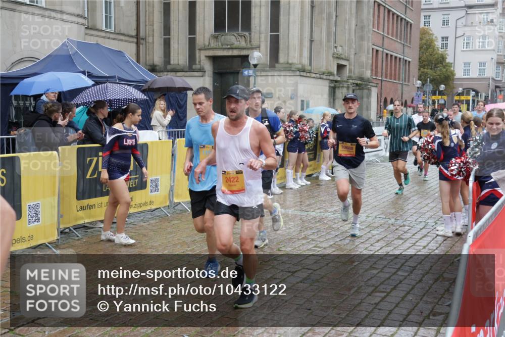 13.09.2026 - Kiel Lauf Yannick Fuchs http://msf.ph/oto/10433122 13.09.2026 11:41:47 Ziel 2430, 3629, 5774, 6895, 7247 meine-sportfotos.de