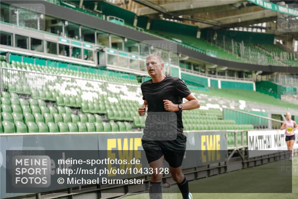 13.09.2026 - 21. swb-Marathon Bremen Michael Burmester http://msf.ph/oto/10433128 13.09.2026 10:24:20 Laufen im Stadion 10235, 10328, 10337, 10341, 10358, 10456, 10520, 10575, 10592, 10593, 10618, 10632, 10775, 10782, 10816, 10972, 11042, 11127, 11143, 11198, 11201, 11227, 11265, 11373, 11375, 11426, 11442, 11468, 11527, 11607, 11615, 11628, 11630, 11632, 11704, 11713, 11721, 11758, 11779, 11826, 11895, 11903, 11948, 12053, 12144, 12209, 12246, 12281, 12339, 12395, 12404, 12406, 12426, 12442, 12468, 12469, 12477, 12525, 13520, 13556, 13563, 13566, 13580, 13585, 13586, 13642 meine-sportfotos.de