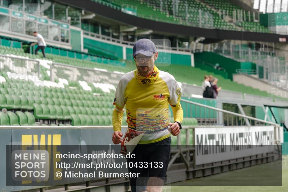 13.09.2026 - 21. swb-Marathon Bremen Michael Burmester http://msf.ph/oto/10433133 13.09.2026 12:32:02 Laufen im Stadion 417, 482, 573, 668, 943, 1020, 1126, 1357, 1507, 1606, 1629, 1639, 2100, 4474, 5212, 6485, 6507, 8044, 8285, 358, 420, 547, 553, 574, 649, 719, 858, 934, 959, 1161, 1253, 1256, 1352, 1391, 1428, 1525, 1724, 1783, 1917, 3662, 4264 meine-sportfotos.de
