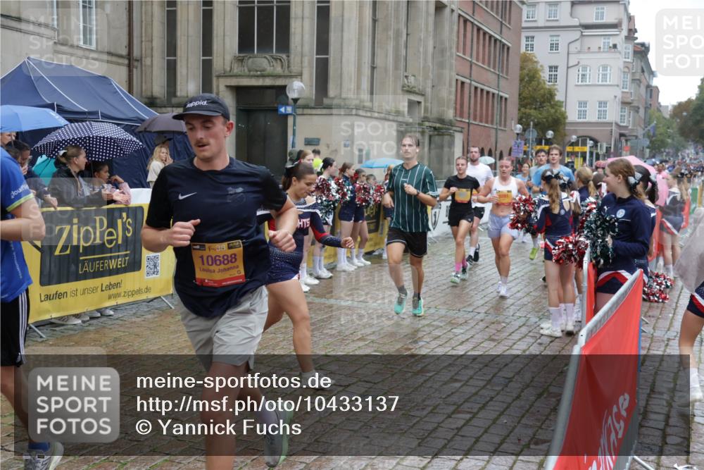 13.09.2026 - Kiel Lauf Yannick Fuchs http://msf.ph/oto/10433137 13.09.2026 11:41:49 Ziel 2430, 3629, 5774, 6895, 7247 meine-sportfotos.de