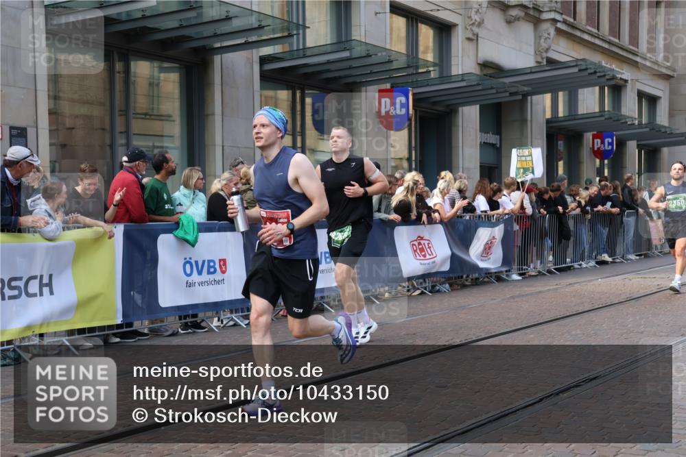 13.09.2026 - 21. swb-Marathon Bremen Strokosch-Dieckow http://msf.ph/oto/10433150 13.09.2026 13:12:35 Ziel 868, 1513, 2350, 2442, 2559, 2801, 2858, 3988, 4605, 5379, 5965, 6349, 8029, 8419, 8798, 9217, 9775, 13106, 13140, 899, 1517, 2362, 2480, 3054, 3362, 3830, 4560, 4879, 5416, 6796, 7328, 7521, 8981, 9803 meine-sportfotos.de