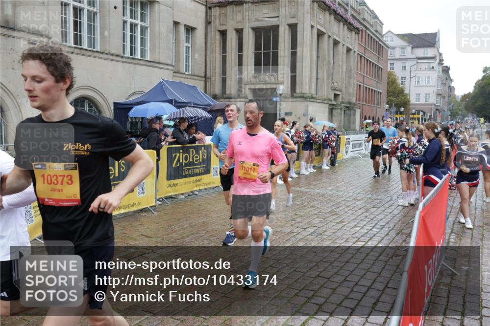 13.09.2026 - Kiel Lauf Yannick Fuchs http://msf.ph/oto/10433174 13.09.2026 11:41:57 Ziel 2430, 3629, 5774, 6895, 7247, 2430, 3629, 5774, 6895, 7247 meine-sportfotos.de