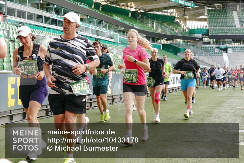 13.09.2026 - 21. swb-Marathon Bremen Michael Burmester http://msf.ph/oto/10433178 13.09.2026 13:30:12 Laufen im Stadion 122, 171, 224, 297, 405, 422, 476, 639, 685, 729, 754, 767, 806, 986, 1114, 1217, 1242, 1270, 1384, 1529, 1615, 1633, 1634, 1777, 1810, 1811, 1886, 1983, 2216, 2238, 2242, 2249, 2263, 2326, 2368, 2372, 2436, 2449, 2546, 2615, 2629, 2637, 2719, 2738, 2740, 2830, 2862, 2868, 2869, 2871, 2918, 2924, 2991, 2994, 3020, 3053, 3101, 3129, 3227, 3238, 3274, 3286, 3321, 3361, 3563, 3594, 3595, 3605, 3678, 3755, 3758, 3873, 3876, 3898, 3929, 3953, 3965, 3971, 4011, 4056 meine-sportfotos.de